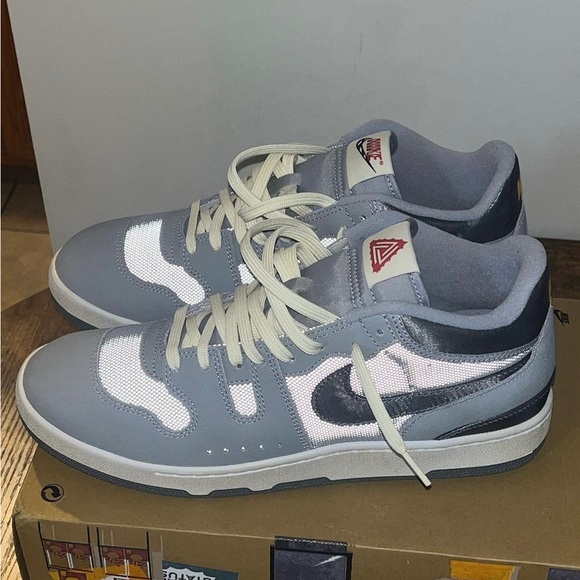 Nike shoes - Picture 5 of 6